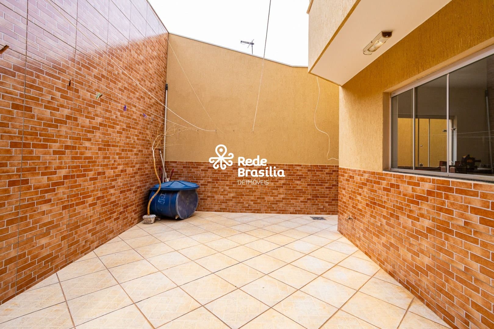Imagem da propriedade UB1382 25